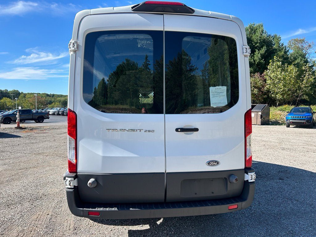 Used 2018 Ford Transit 250 148 Medium Roof RWD image 5