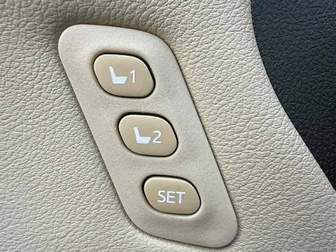 Used 2016 Toyota Avalon Limited w/ Toyota Safety Sense Package FWD image 34