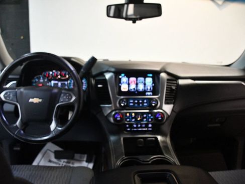 Used 2017 Chevrolet Suburban LS RWD image 5