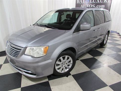 Used 2014 Chrysler Town & Country Touring image 91