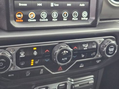 Used 2022 Jeep Wrangler Unlimited Sahara w/ Cold Weather Group image 18