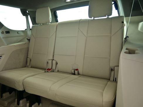 Used 2025 Cadillac Escalade Sport Platinum w/ LPO, ONYX Package image 16