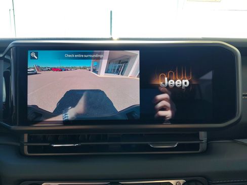 New 2025 Jeep Gladiator Sport w/ Premium Package image 22