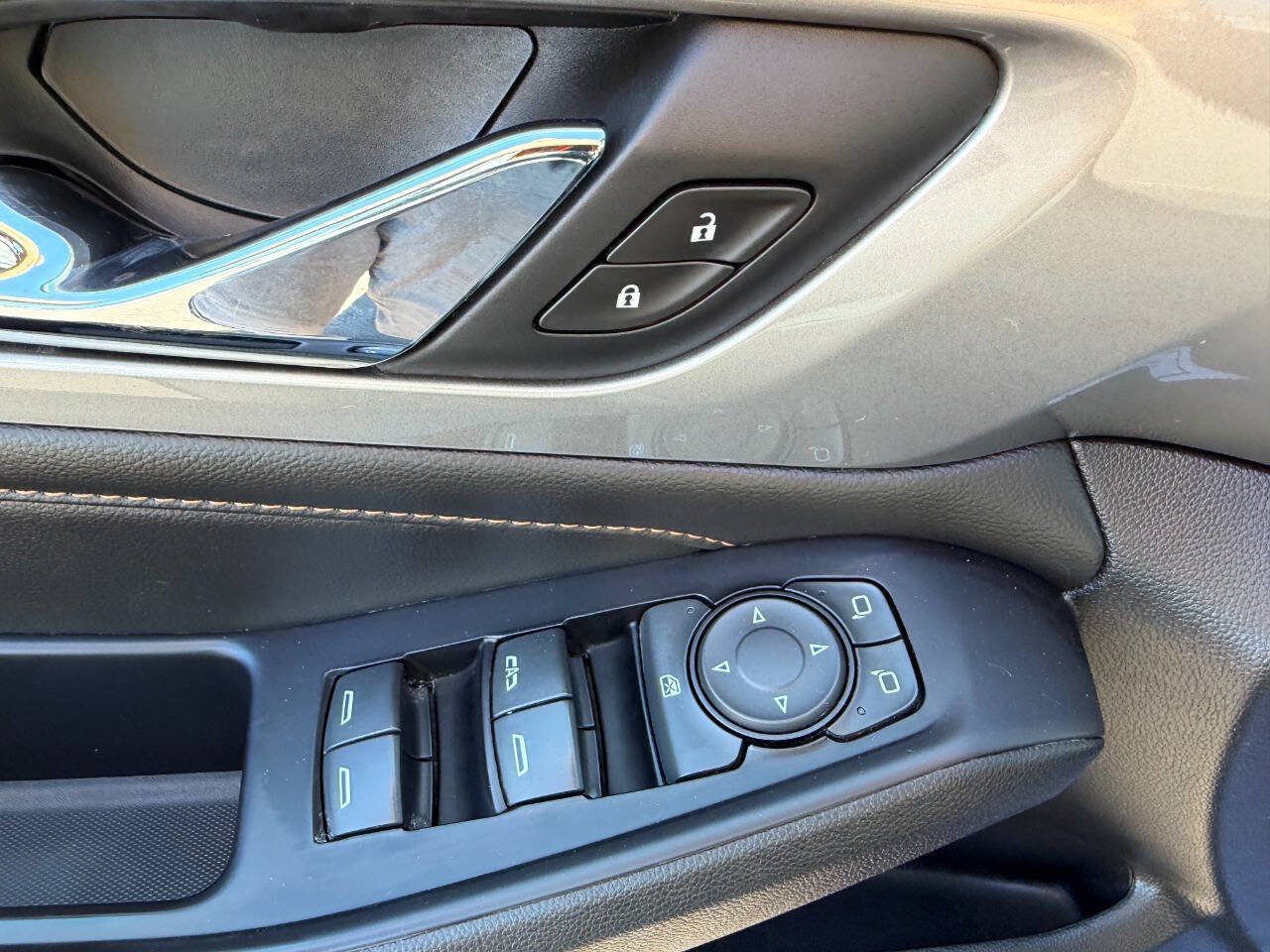 Used 2018 Chevrolet Traverse LT AWD/4WD image 16