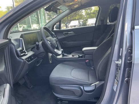 Used 2025 Kia Sportage LX FWD image 8