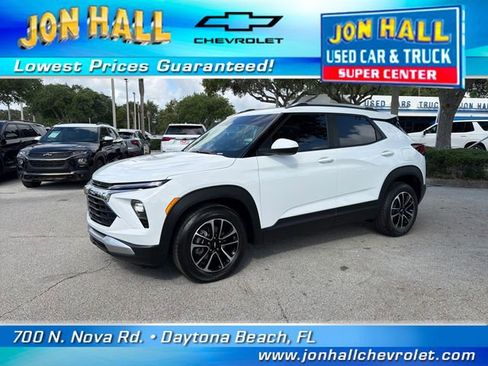 Used 2026 Chevrolet TrailBlazer LT w/ LT Cold Weather Package FWD image 2