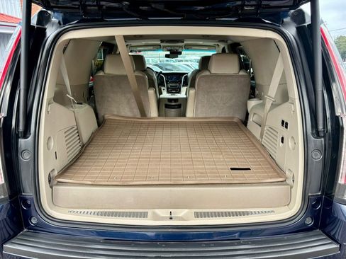 Used 2018 Cadillac Escalade Premium Luxury AWD/4WD image 33