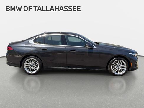 Used 2025 BMW 530i w/ Premium Package RWD image 4