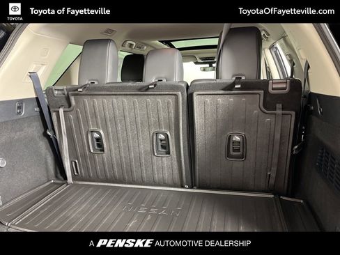 Used 2025 Nissan Pathfinder Platinum image 12