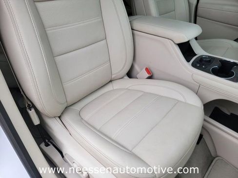 Used 2023 GMC Acadia Denali AWD/4WD image 10