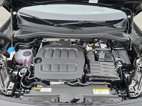 New 2026 Volkswagen Tiguan SE R-Line AWD/4WD image 9