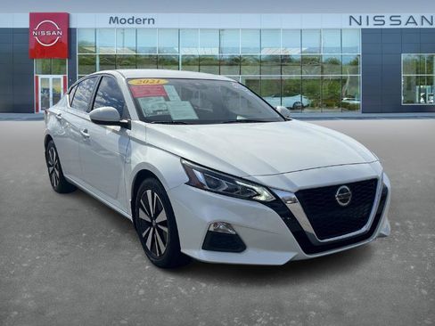Certified 2021 Nissan Altima 2.5 SV image 3