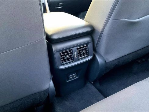 Used 2025 Toyota RAV4 XLE FWD image 34