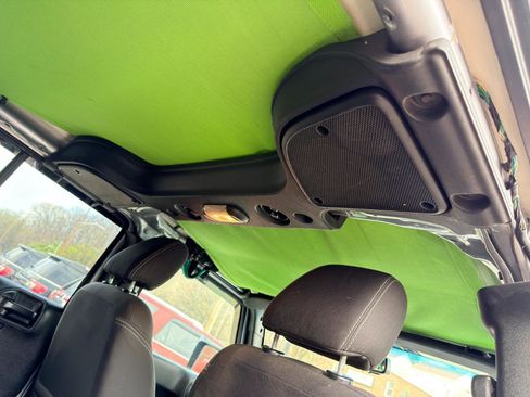 Used 2018 Jeep Wrangler Unlimited Sahara w/ Connectivity Group image 20