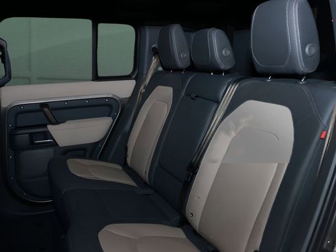 Used 2023 Land Rover Defender 110 X-Dynamic SE image 13