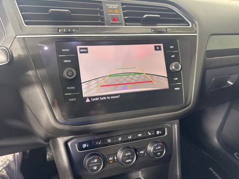 Used 2018 Volkswagen Tiguan SEL Premium image 20