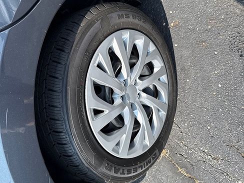 Used 2019 Toyota Corolla LE FWD image 15