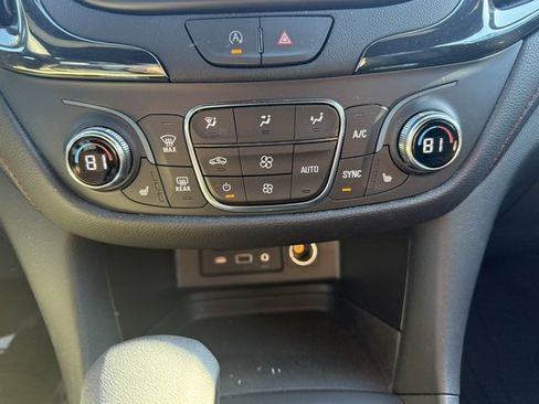 Used 2024 Chevrolet Equinox RS w/ RS Leather Package image 26