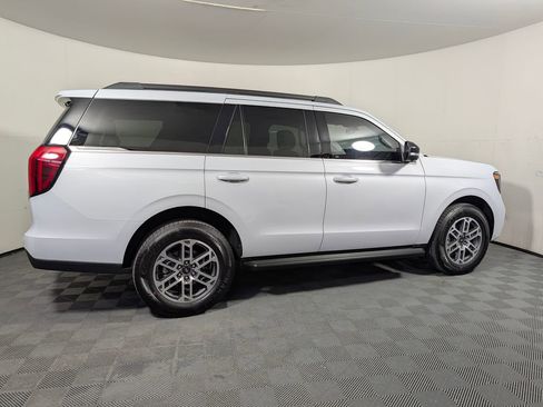 Used 2026 Ford Expedition Active RWD image 2