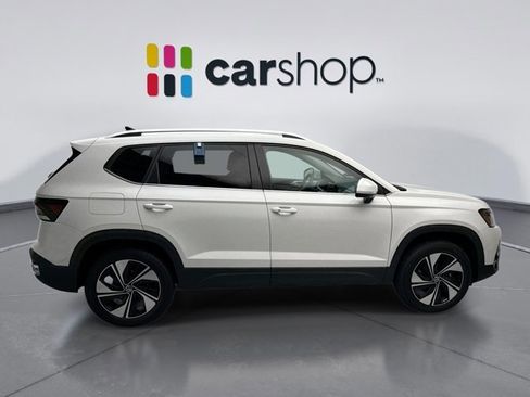 Used 2025 Volkswagen Taos SE image 6