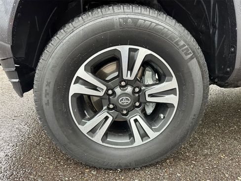 Used 2019 Toyota Tacoma TRD Sport image 8