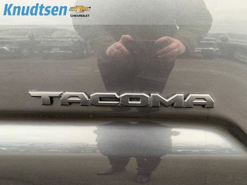 Used 2020 Toyota Tacoma TRD Sport image 11