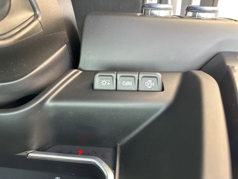 Used 2024 GMC Sierra 1500 AT4 w/ Technology Package AWD/4WD image 11