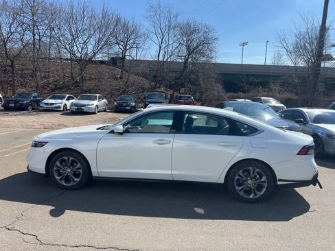 Used 2023 Honda Accord EX image 8