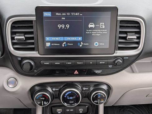 Used 2025 Hyundai Venue SEL FWD image 22