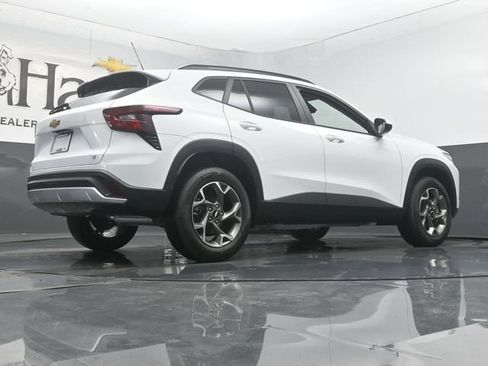 Used 2025 Chevrolet Trax LT w/ Driver Confidence Package FWD image 11