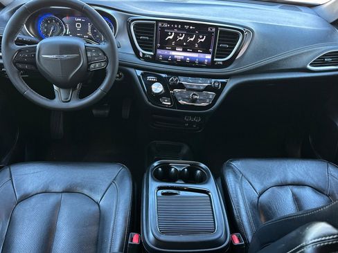 Used 2022 Chrysler Pacifica Touring-L w/ S Appearance Package image 12