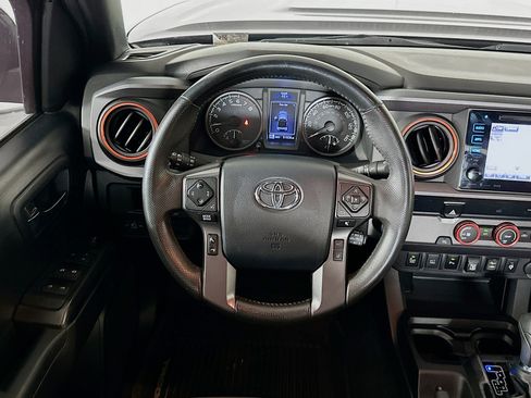 Used 2019 Toyota Tacoma TRD Sport image 18