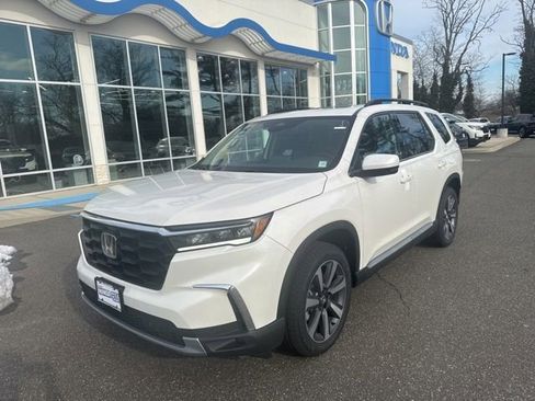 New 2025 Honda Pilot Touring image 4
