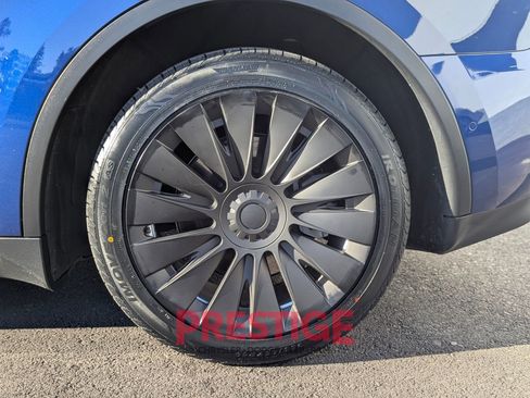 Used 2021 Tesla Model Y Long Range AWD/4WD image 16