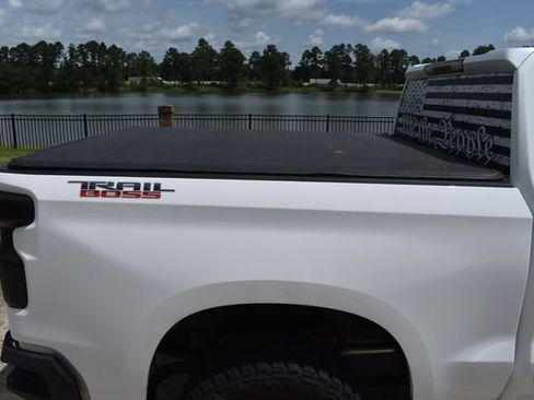 Used 2019 Chevrolet Silverado 1500 Custom Trail Boss w/ Custom Convenience Package AWD/4WD image 4