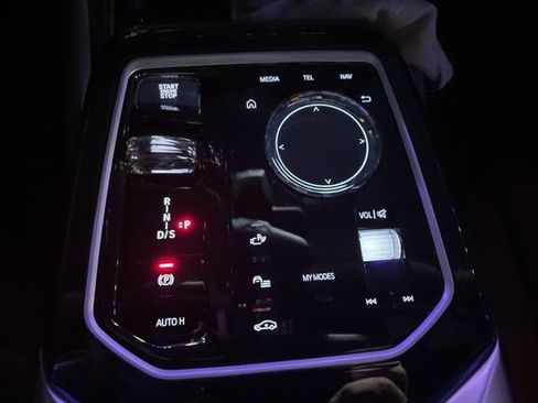 Used 2024 BMW 760i xDrive w/ Executive Package image 16