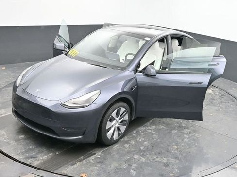 Used 2023 Tesla Model Y Long Range image 60