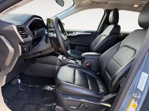 Used 2025 Ford Escape Platinum AWD/4WD image 6