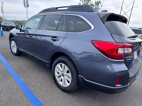 Used 2017 Subaru Outback 2.5i Premium image 2