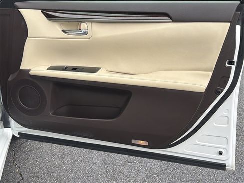 Used 2016 Lexus ES 350 w/ Premium Package w/Wood Trim image 14