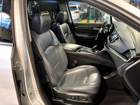 Used 2018 Buick Enclave Essence AWD/4WD image 11