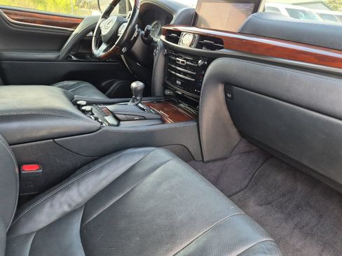 Used 2016 Lexus LX 570 4WD w/ Luxury Package image 16