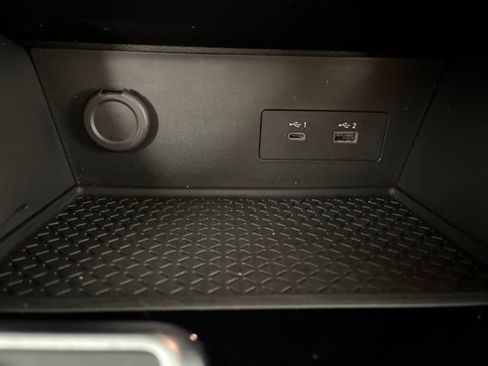 Used 2025 Nissan Pathfinder SV FWD image 29