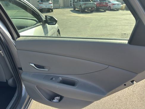 Certified 2024 Hyundai Elantra SE image 21