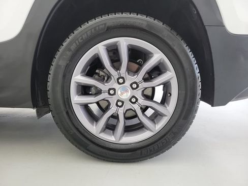 Used 2024 GMC Terrain SLT FWD image 12