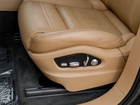Used 2020 Porsche Cayenne image 34