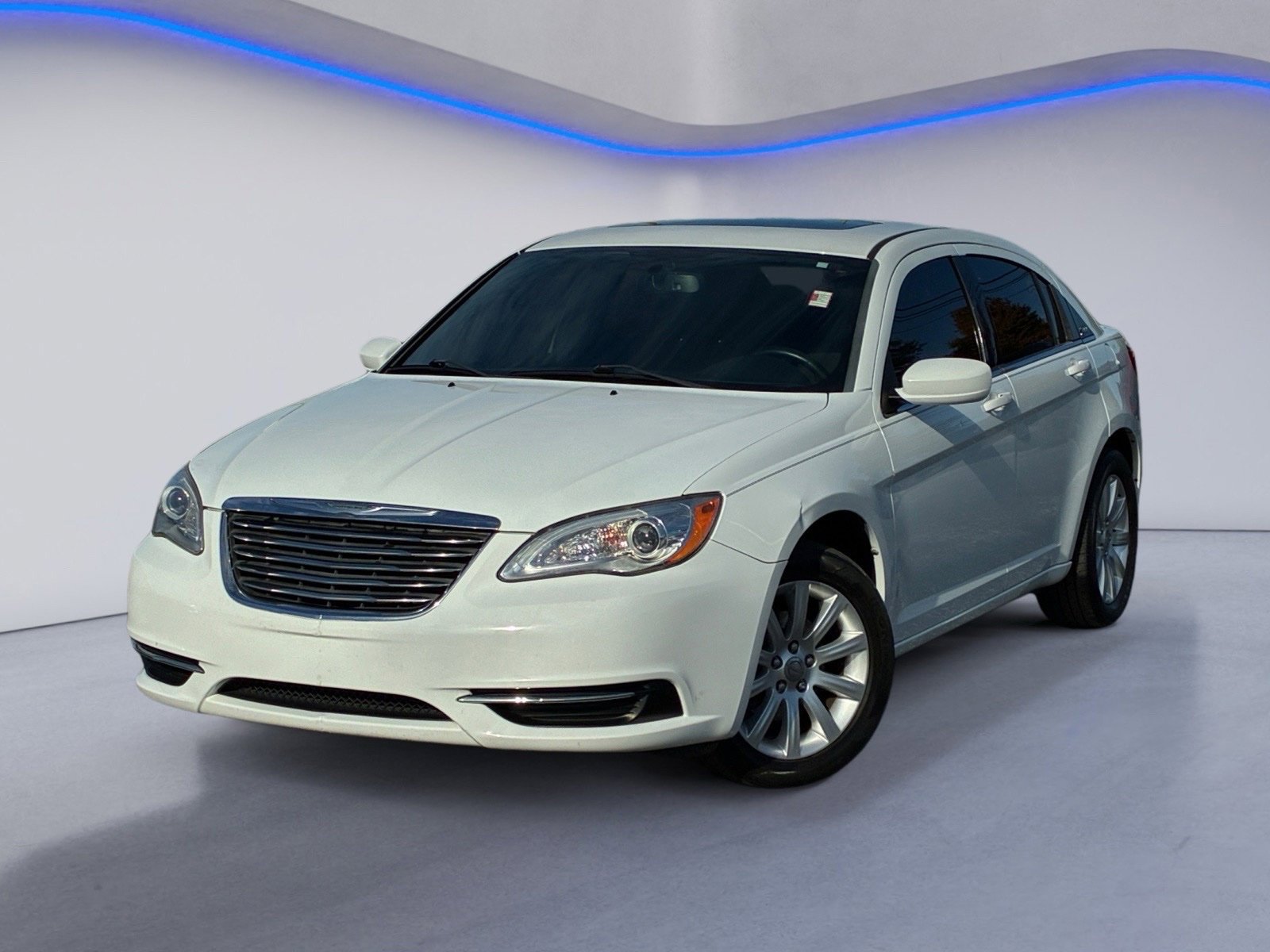 Used 2013 Chrysler 200 Touring FWD image 2