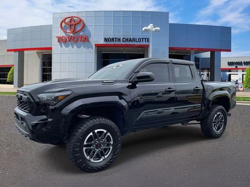 Used 2025 Toyota Tacoma TRD Sport AWD/4WD image 5