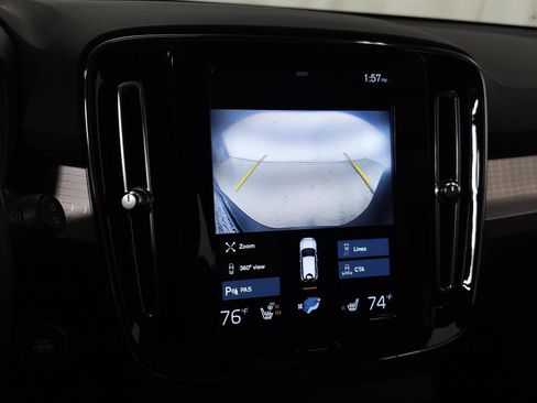 Used 2022 Volvo XC40 T5 Momentum w/ Premium Package image 27