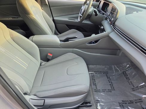 Used 2025 Hyundai Elantra Sport image 18